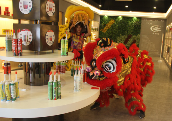 千秋偉業(yè)添錦繡 萬里鵬程展宏圖 —— 常青樹舞獅獻瑞賀新春，歡天喜地迎開工！